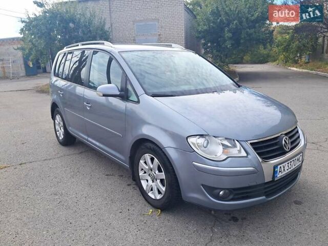 Серый Фольксваген Туран, объемом двигателя 1.4 л и пробегом 209 тыс. км за 6500 $, фото 3 на Automoto.ua