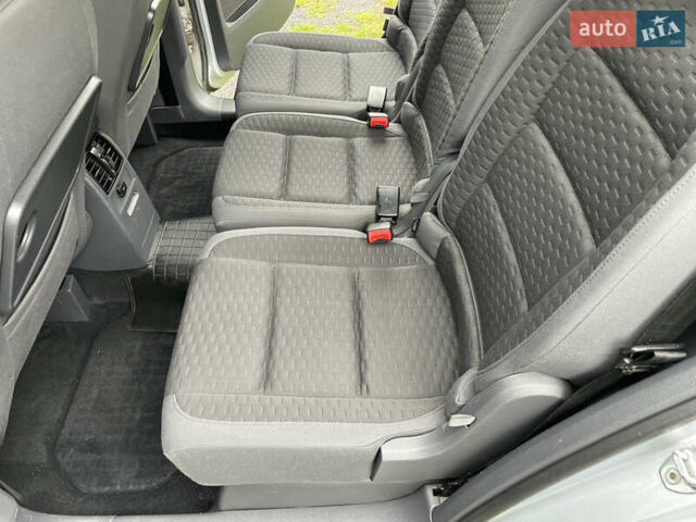 Серый Фольксваген Туран, объемом двигателя 1.9 л и пробегом 263 тыс. км за 7400 $, фото 20 на Automoto.ua