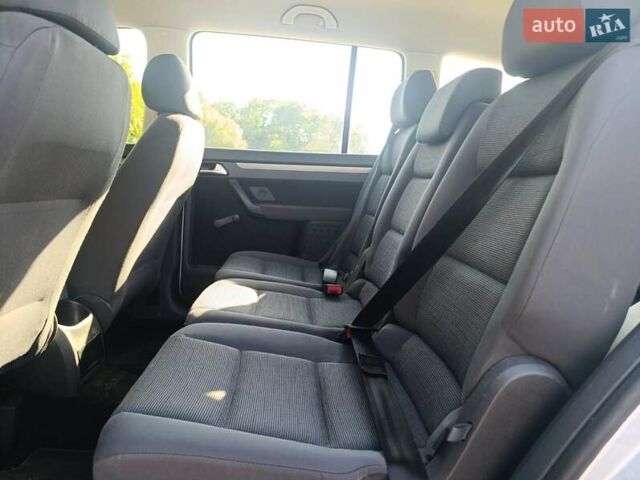 Серый Фольксваген Туран, объемом двигателя 1.6 л и пробегом 237 тыс. км за 6800 $, фото 10 на Automoto.ua