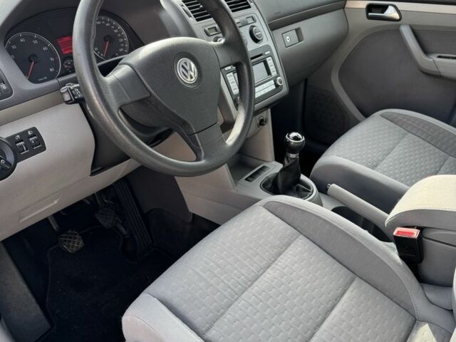 Фольксваген Туран 2007 в Лубнах на Automoto.ua Серый Фольксваген Туран, объемом двигателя 1.6 л и пробегом 199 тыс. км за 7699 $, фото 8 на Automoto.ua