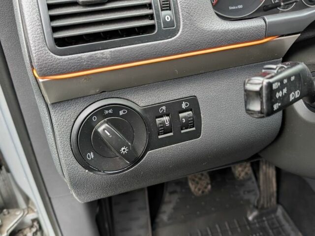 Серый Фольксваген Туран, объемом двигателя 1.4 л и пробегом 211 тыс. км за 5500 $, фото 12 на Automoto.ua