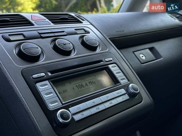 Сірий Фольксваген Туран, об'ємом двигуна 1.6 л та пробігом 230 тис. км за 6750 $, фото 80 на Automoto.ua