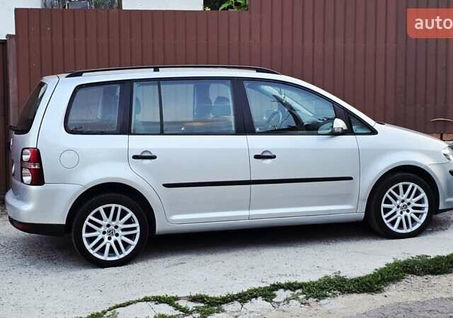 Сірий Фольксваген Туран, об'ємом двигуна 1.6 л та пробігом 225 тис. км за 7777 $, фото 13 на Automoto.ua