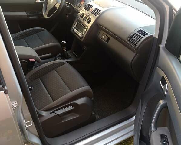 Сірий Фольксваген Туран, об'ємом двигуна 1.6 л та пробігом 285 тис. км за 6000 $, фото 7 на Automoto.ua