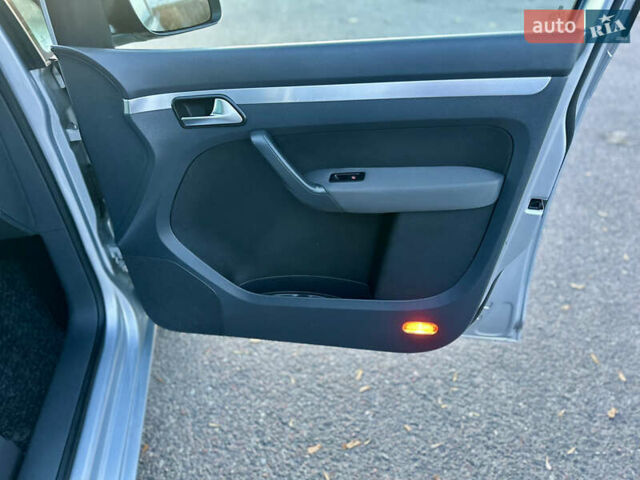 Сірий Фольксваген Туран, об'ємом двигуна 1.4 л та пробігом 248 тис. км за 7500 $, фото 33 на Automoto.ua