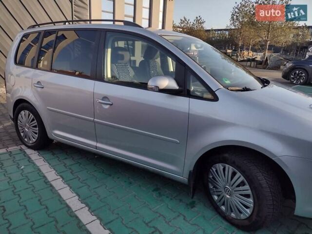 Серый Фольксваген Туран, объемом двигателя 1.6 л и пробегом 256 тыс. км за 6200 $, фото 5 на Automoto.ua