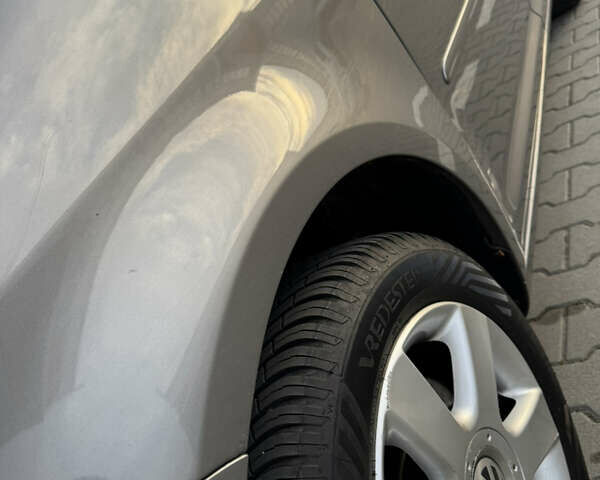 Серый Фольксваген Туран, объемом двигателя 1.4 л и пробегом 210 тыс. км за 5899 $, фото 30 на Automoto.ua