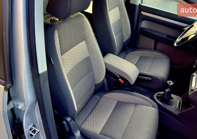 Сірий Фольксваген Туран, об'ємом двигуна 1.6 л та пробігом 218 тис. км за 8400 $, фото 50 на Automoto.ua