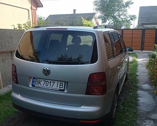 Сірий Фольксваген Туран, об'ємом двигуна 1.6 л та пробігом 285 тис. км за 6000 $, фото 4 на Automoto.ua