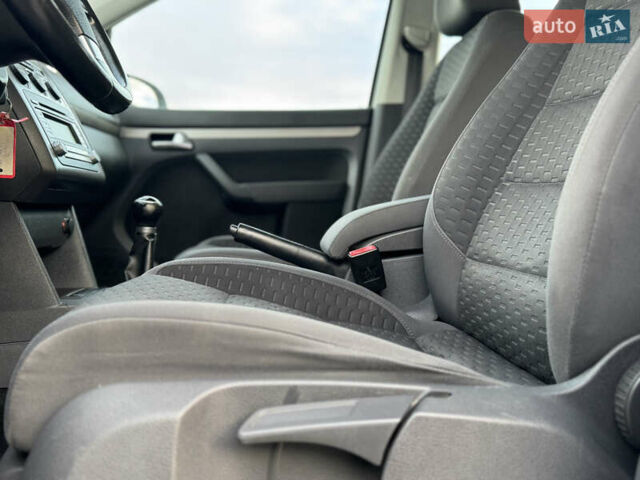 Серый Фольксваген Туран, объемом двигателя 1.4 л и пробегом 210 тыс. км за 5899 $, фото 81 на Automoto.ua