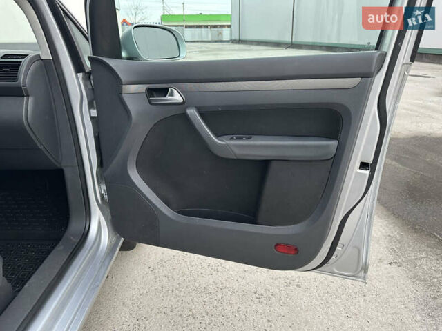 Серый Фольксваген Туран, объемом двигателя 1.6 л и пробегом 215 тыс. км за 6800 $, фото 41 на Automoto.ua