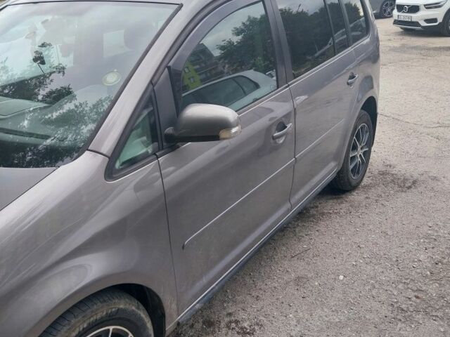 Серый Фольксваген Туран, объемом двигателя 1.9 л и пробегом 250 тыс. км за 7000 $, фото 4 на Automoto.ua