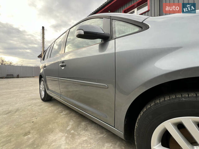 Серый Фольксваген Туран, объемом двигателя 1.6 л и пробегом 217 тыс. км за 8200 $, фото 32 на Automoto.ua