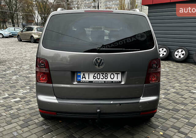 Сірий Фольксваген Туран, об'ємом двигуна 1.97 л та пробігом 302 тис. км за 8000 $, фото 5 на Automoto.ua