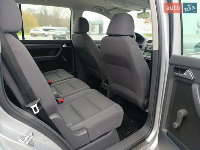 Серый Фольксваген Туран, объемом двигателя 1.6 л и пробегом 237 тыс. км за 7100 $, фото 13 на Automoto.ua