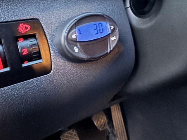 Серый Фольксваген Туран, объемом двигателя 1.9 л и пробегом 250 тыс. км за 3450 $, фото 14 на Automoto.ua