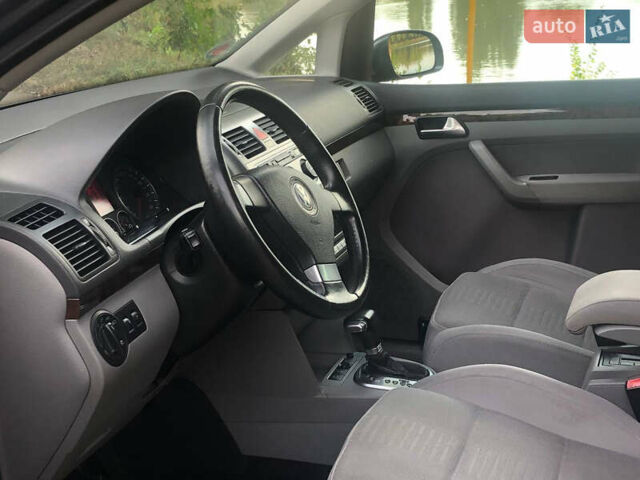 Сірий Фольксваген Туран, об'ємом двигуна 2 л та пробігом 254 тис. км за 7100 $, фото 27 на Automoto.ua