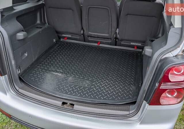 Серый Фольксваген Туран, объемом двигателя 1.39 л и пробегом 211 тыс. км за 5500 $, фото 8 на Automoto.ua