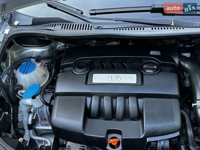 Сірий Фольксваген Туран, об'ємом двигуна 1.6 л та пробігом 230 тис. км за 6750 $, фото 114 на Automoto.ua