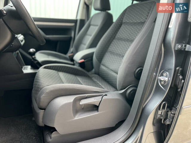 Серый Фольксваген Туран, объемом двигателя 1.6 л и пробегом 217 тыс. км за 8200 $, фото 37 на Automoto.ua