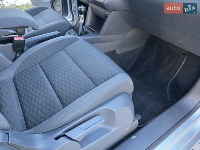 Серый Фольксваген Туран, объемом двигателя 1.6 л и пробегом 225 тыс. км за 6700 $, фото 37 на Automoto.ua