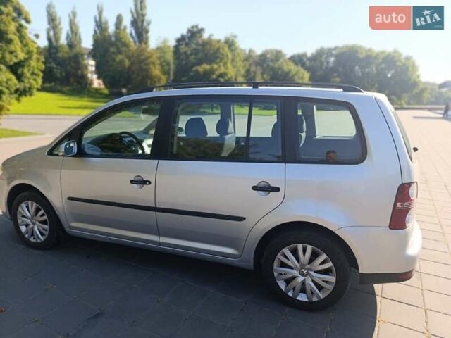 Серый Фольксваген Туран, объемом двигателя 1.6 л и пробегом 237 тыс. км за 6800 $, фото 7 на Automoto.ua