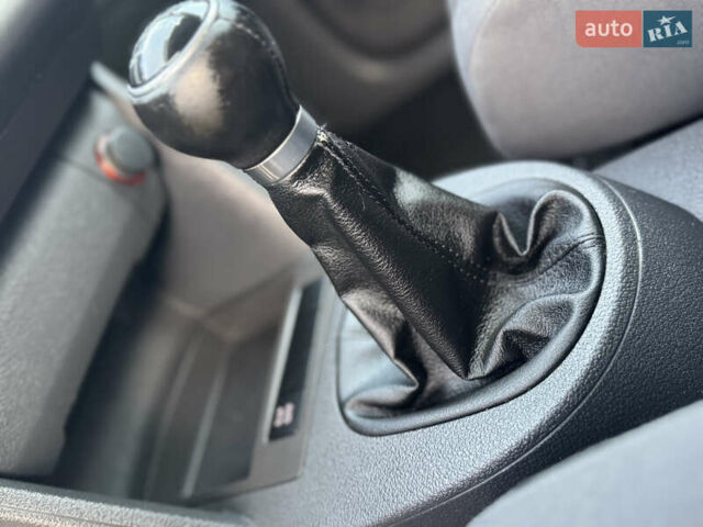 Серый Фольксваген Туран, объемом двигателя 1.4 л и пробегом 210 тыс. км за 5899 $, фото 90 на Automoto.ua