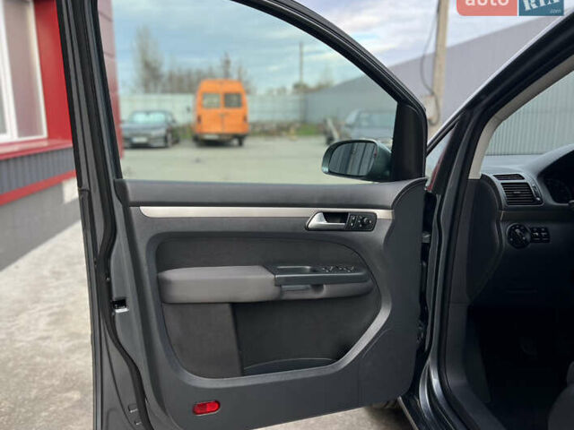 Серый Фольксваген Туран, объемом двигателя 1.6 л и пробегом 217 тыс. км за 8200 $, фото 34 на Automoto.ua