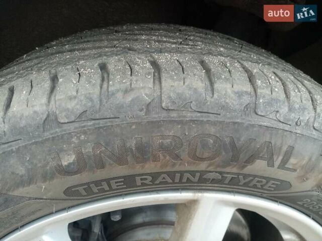 Серый Фольксваген Туран, объемом двигателя 2 л и пробегом 252 тыс. км за 6800 $, фото 11 на Automoto.ua