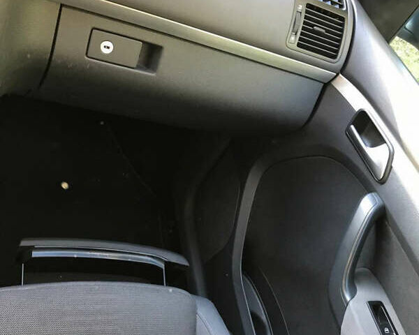 Серый Фольксваген Туран, объемом двигателя 1.4 л и пробегом 268 тыс. км за 6200 $, фото 13 на Automoto.ua