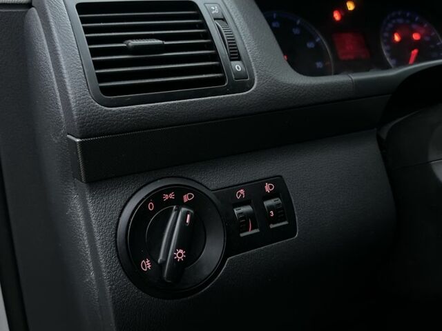 Серый Фольксваген Туран, объемом двигателя 1.6 л и пробегом 215 тыс. км за 6500 $, фото 19 на Automoto.ua