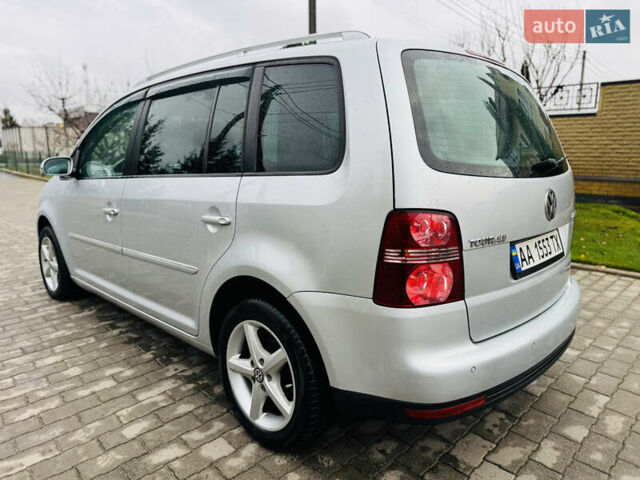 Серый Фольксваген Туран, объемом двигателя 2 л и пробегом 245 тыс. км за 7300 $, фото 7 на Automoto.ua