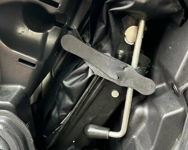 Сірий Фольксваген Туран, об'ємом двигуна 1.39 л та пробігом 208 тис. км за 7200 $, фото 16 на Automoto.ua