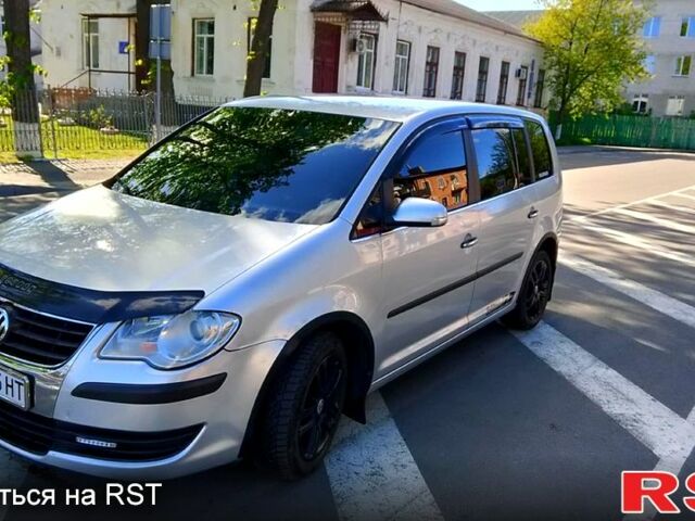 Серый Фольксваген Туран, объемом двигателя 1.4 л и пробегом 214 тыс. км за 5100 $, фото 1 на Automoto.ua