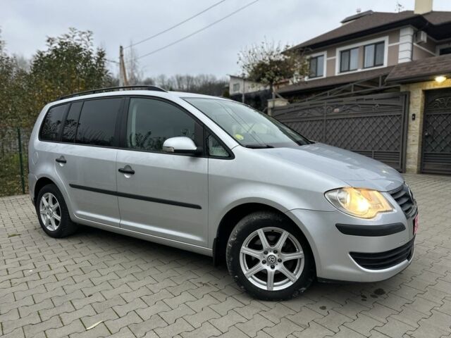 Серый Фольксваген Туран, объемом двигателя 1.6 л и пробегом 215 тыс. км за 6500 $, фото 5 на Automoto.ua