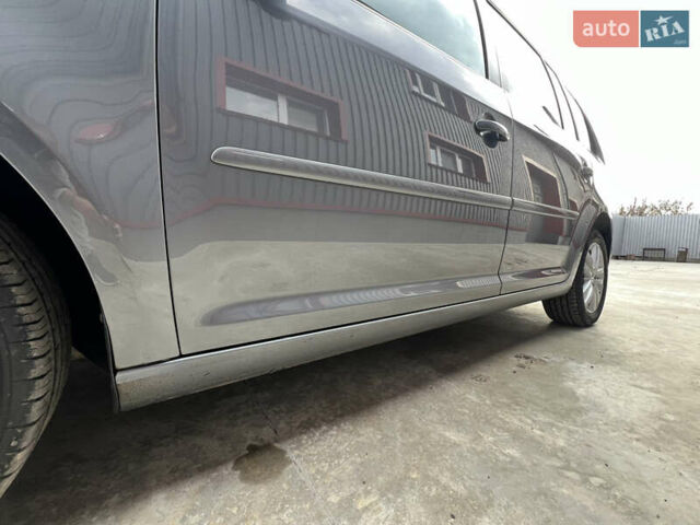 Серый Фольксваген Туран, объемом двигателя 1.6 л и пробегом 217 тыс. км за 8200 $, фото 33 на Automoto.ua