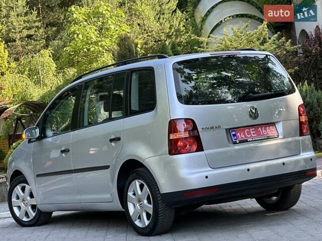 Сірий Фольксваген Туран, об'ємом двигуна 1.6 л та пробігом 230 тис. км за 6750 $, фото 54 на Automoto.ua
