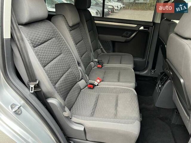 Серый Фольксваген Туран, объемом двигателя 1.6 л и пробегом 262 тыс. км за 6700 $, фото 24 на Automoto.ua