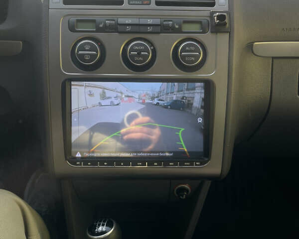 Серый Фольксваген Туран, объемом двигателя 1.39 л и пробегом 220 тыс. км за 4800 $, фото 6 на Automoto.ua