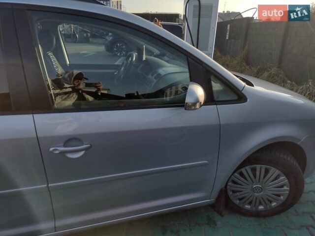 Серый Фольксваген Туран, объемом двигателя 1.6 л и пробегом 256 тыс. км за 6200 $, фото 7 на Automoto.ua