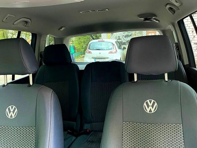 Серый Фольксваген Туран, объемом двигателя 1.4 л и пробегом 241 тыс. км за 3000 $, фото 2 на Automoto.ua