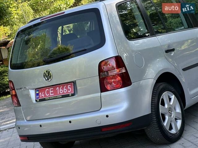 Сірий Фольксваген Туран, об'ємом двигуна 1.6 л та пробігом 230 тис. км за 6750 $, фото 33 на Automoto.ua