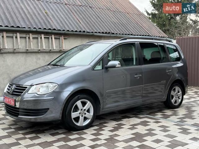 Серый Фольксваген Туран, объемом двигателя 1.6 л и пробегом 251 тыс. км за 6950 $, фото 10 на Automoto.ua