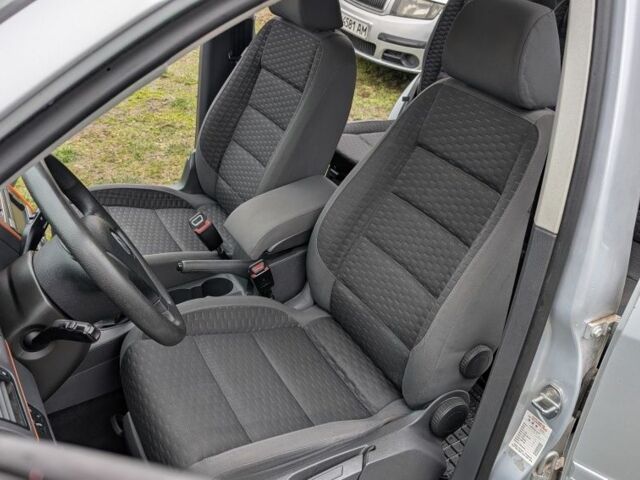 Серый Фольксваген Туран, объемом двигателя 1.4 л и пробегом 211 тыс. км за 5500 $, фото 4 на Automoto.ua