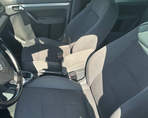 Сірий Фольксваген Туран, об'ємом двигуна 2 л та пробігом 240 тис. км за 7200 $, фото 9 на Automoto.ua