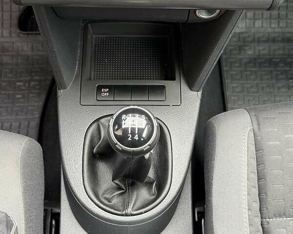 Серый Фольксваген Туран, объемом двигателя 1.6 л и пробегом 251 тыс. км за 6950 $, фото 29 на Automoto.ua