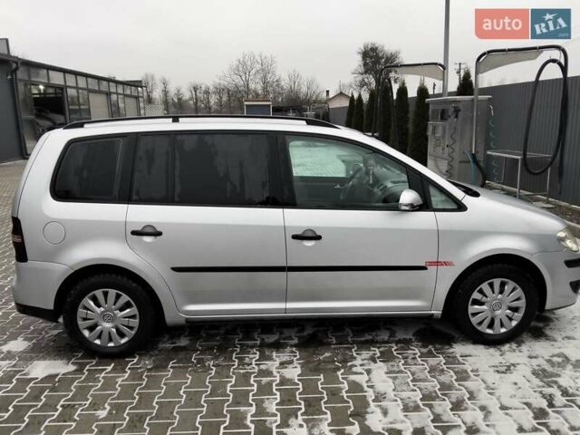 Серый Фольксваген Туран, объемом двигателя 1.6 л и пробегом 187 тыс. км за 6800 $, фото 5 на Automoto.ua