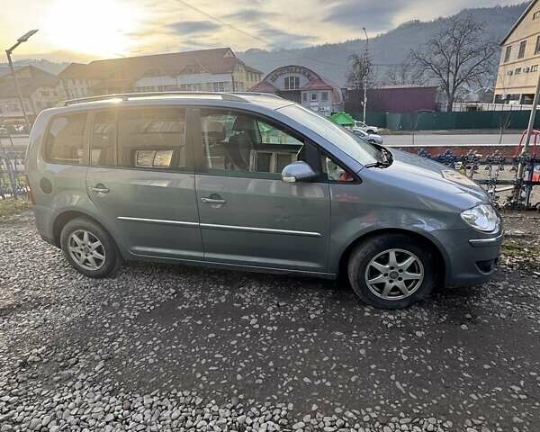 Сірий Фольксваген Туран, об'ємом двигуна 1.4 л та пробігом 300 тис. км за 5600 $, фото 6 на Automoto.ua