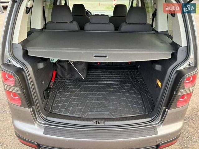 Серый Фольксваген Туран, объемом двигателя 1.39 л и пробегом 257 тыс. км за 7100 $, фото 2 на Automoto.ua