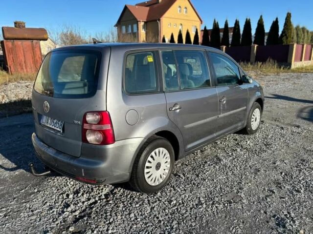 Серый Фольксваген Туран, объемом двигателя 1.9 л и пробегом 350 тыс. км за 2950 $, фото 4 на Automoto.ua